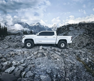 カシムラ製TI-37ステップアップ/ダウントランスフォーマー 2000VA Tuff Country 1.5in Front Leveling Kit - 2024+ Land Cruise